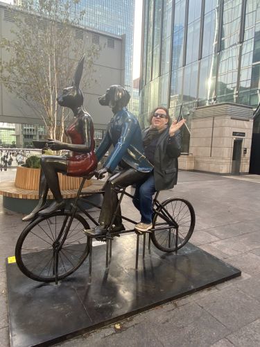 Joey with 2 new friends at Canary Wharf in London November 2022